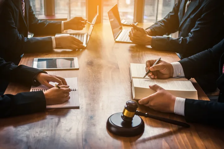 Reunión de profesionales del ámbito judicial o del Poder Judicial