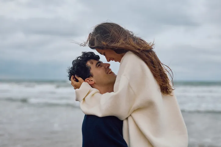 Pareja enamorada, ejemplo de relación de convivencia o pareja de hecho