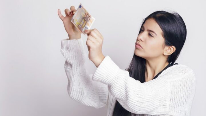 Qué hacer si nos dan un billete falso