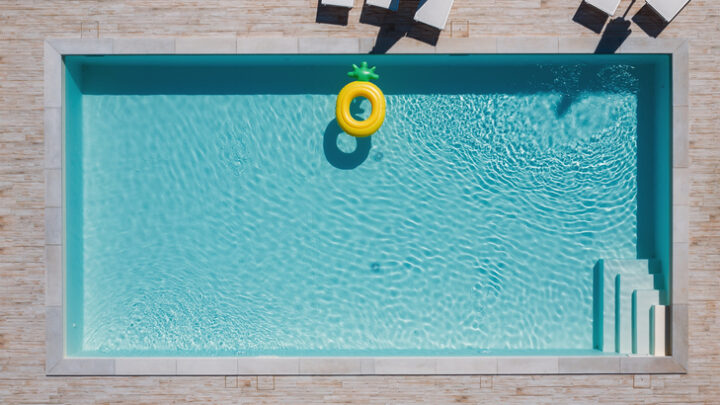 ¿Debo pedir permiso para construir una piscina mi casa?