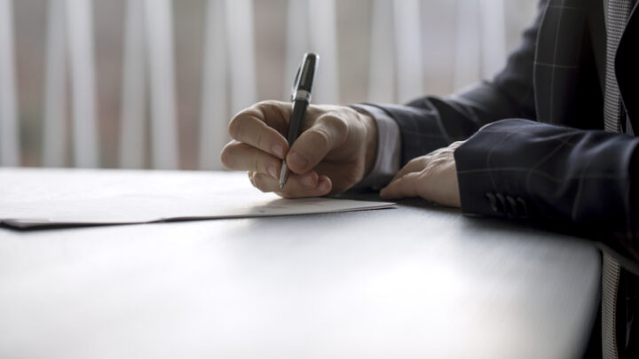 Herencias y Testamentos: La importancia de un notario en la planificación familiar