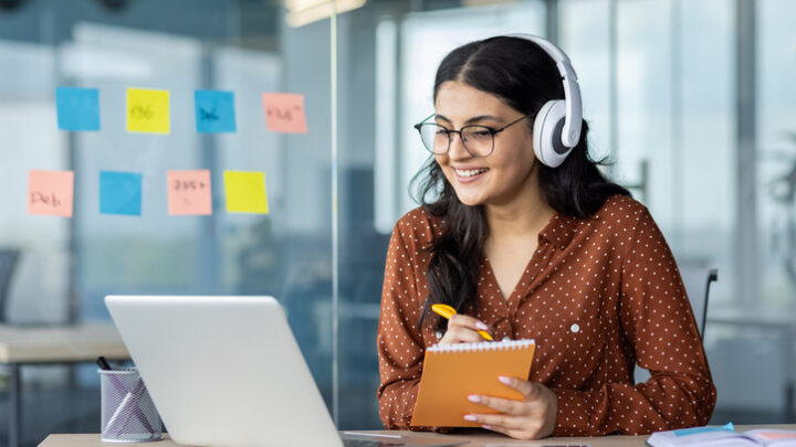 Estudiar Derecho Online: La Formación Jurídica que se Adapta a tu Ritmo