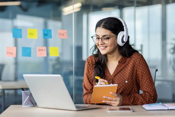 Estudiar Derecho Online: La Formación Jurídica que se Adapta a tu Ritmo