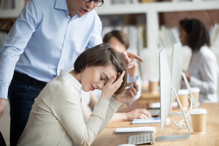 Acoso laboral y mobbing en España: guía completa y derechos