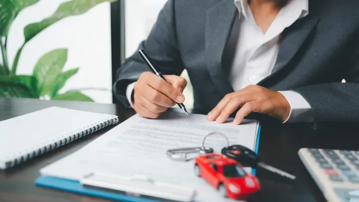 Seguro de coche: obligatorio, terceros, todo riesgo y franquicia