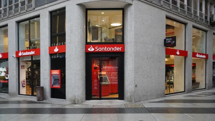 Cómo reclamar al Banco Santander y otros bancos en España
